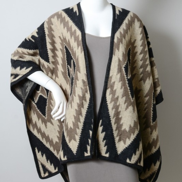 Seasonal Closeout LAST ONE // Folk Style Ruana - Picture 3 of 8